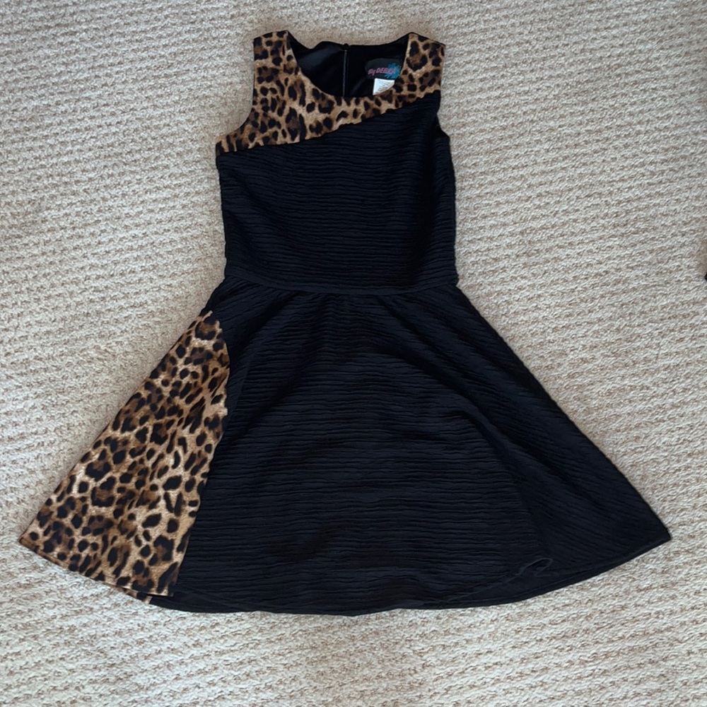 Super cute cheetah and black dress